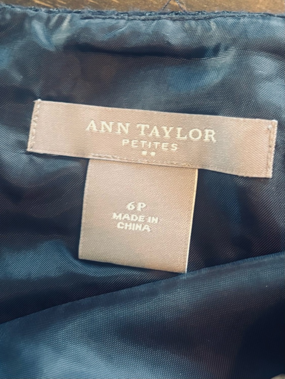 Ann Taylor Petite SUIT SET Navy Textured  6P Classic Blazer & Skirt set EUC - Picture 3 of 8